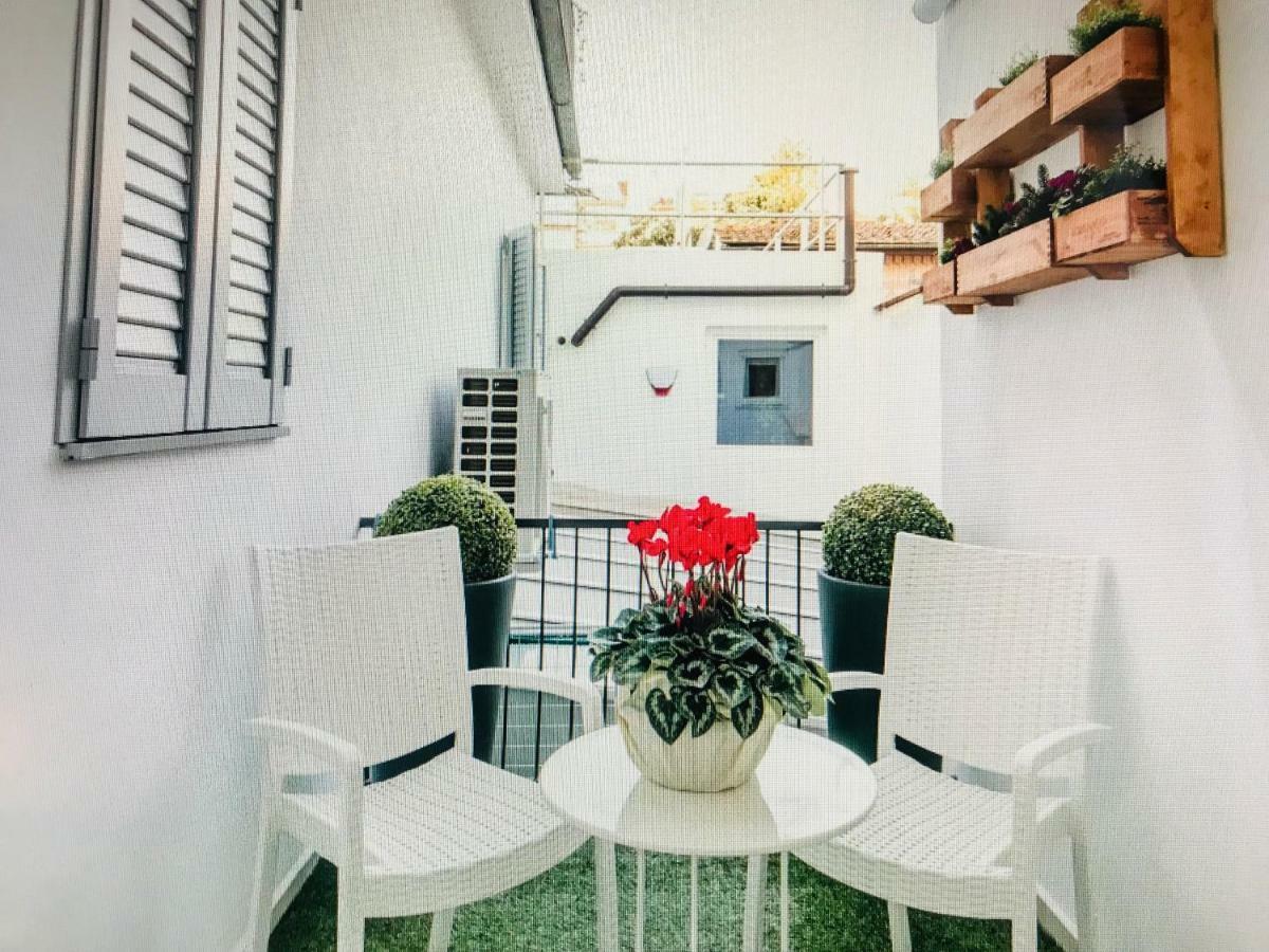 Booking Florenţa Exterior foto
